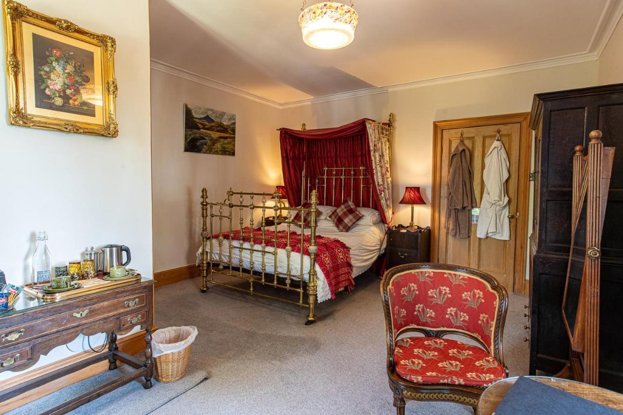 Penrhyndeudreath Taldraeth - Old Vicarage Guest House מראה חיצוני תמונה