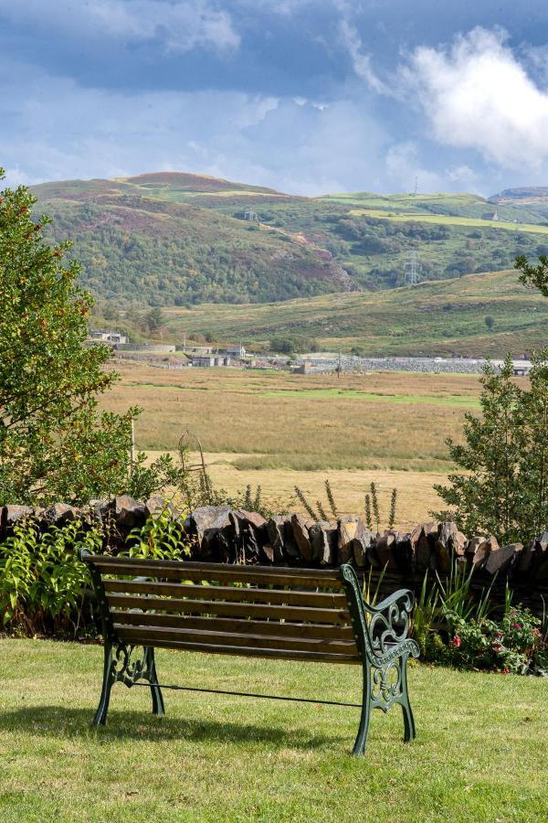 Penrhyndeudreath Taldraeth - Old Vicarage Guest House מראה חיצוני תמונה