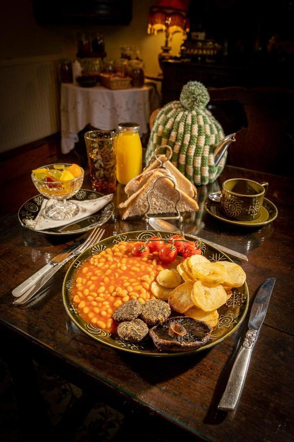 Penrhyndeudreath Taldraeth - Old Vicarage Guest House מראה חיצוני תמונה
