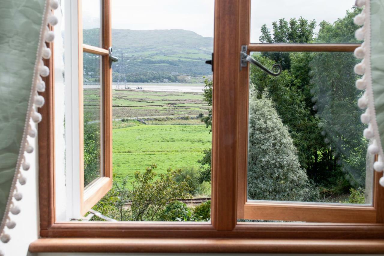 Penrhyndeudreath Taldraeth - Old Vicarage Guest House מראה חיצוני תמונה